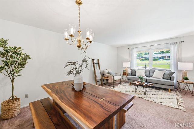 4733 Ambs Road, St Louis, MO 63128