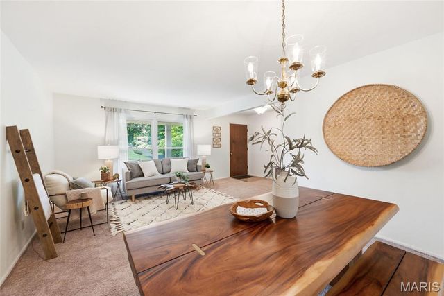 4733 Ambs Road, St Louis, MO 63128