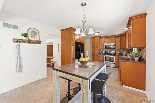 4733 Ambs Road, St Louis, MO 63128