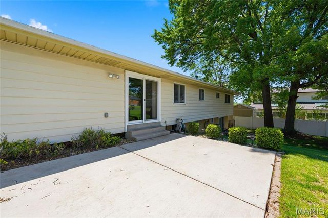 4733 Ambs Road, St Louis, MO 63128