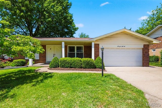 4733 Ambs Road, St Louis, MO 63128