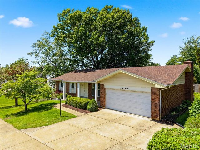 4733 Ambs Road, St Louis, MO 63128