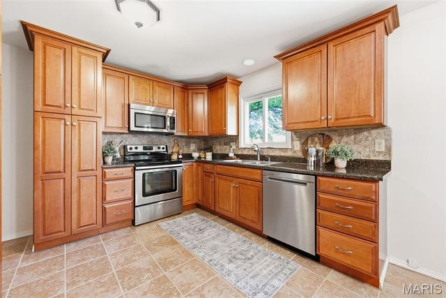 4733 Ambs Road, St Louis, MO 63128