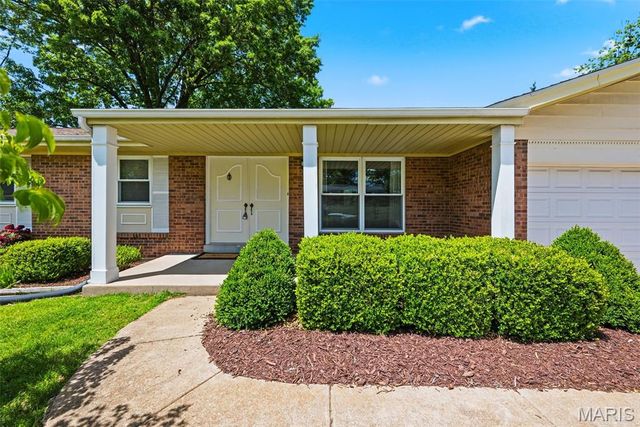 4733 Ambs Road, St Louis, MO 63128