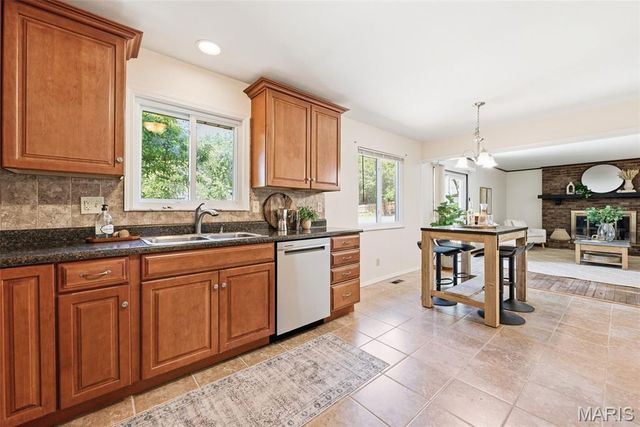 4733 Ambs Road, St Louis, MO 63128