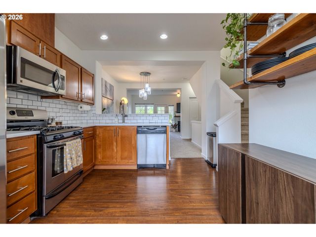 360 Nw 116TH Ave 102, Portland, OR 97229