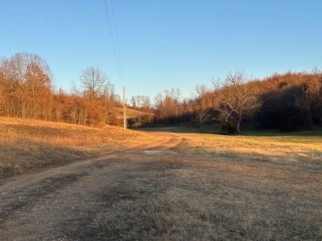 398 Donkey Trail, Everton, AR 72633