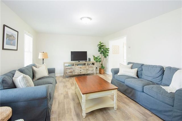 663 Aquidneck Avenue, Middletown, RI 02842