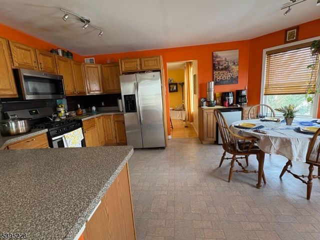 13 Witherwood Dr, Hardyston Twp., NJ 07419