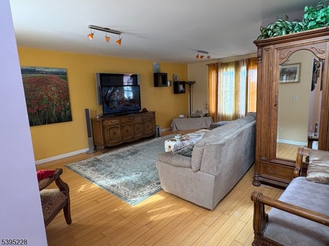 13 Witherwood Dr, Hardyston Twp., NJ 07419