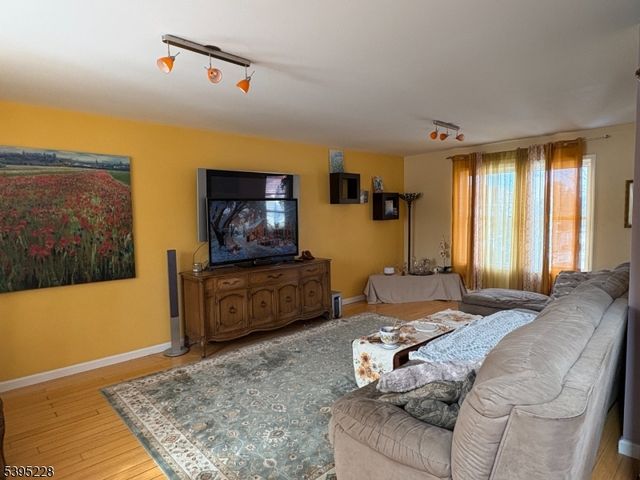 13 Witherwood Dr, Hardyston Twp., NJ 07419