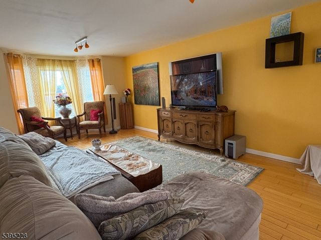 13 Witherwood Dr, Hardyston Twp., NJ 07419