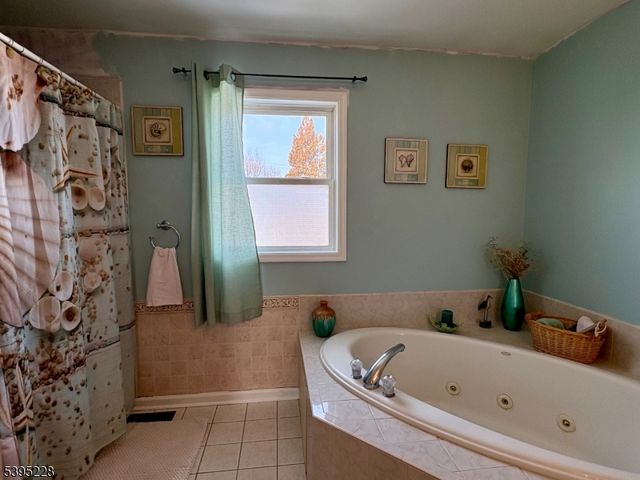 13 Witherwood Dr, Hardyston Twp., NJ 07419