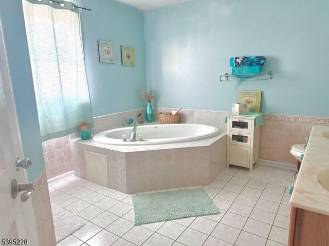 13 Witherwood Dr, Hardyston Twp., NJ 07419