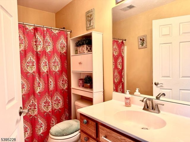 13 Witherwood Dr, Hardyston Twp., NJ 07419