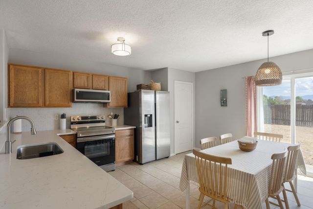 15 Tome Vista Drive, Los Lunas, NM 87031