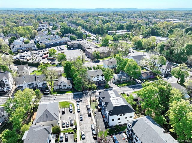 1 Hopal Lane 102, Monsey, NY 10952