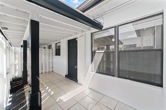 814 NE 14 Place 2, Fort Lauderdale, FL 33304