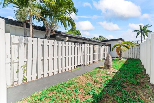 814 NE 14 Place 2, Fort Lauderdale, FL 33304