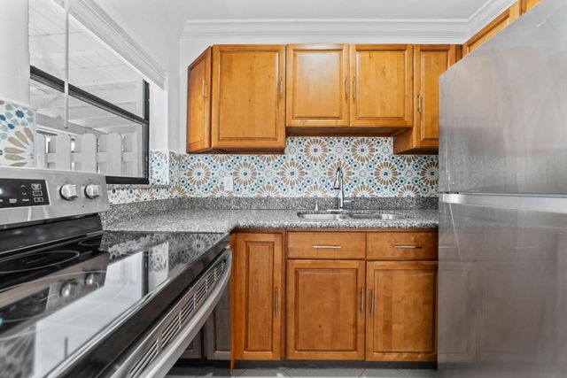 814 NE 14 Place 2, Fort Lauderdale, FL 33304