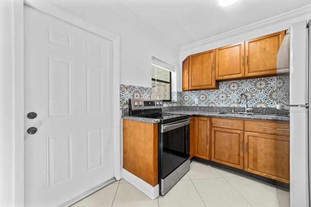 814 NE 14 Place 2, Fort Lauderdale, FL 33304