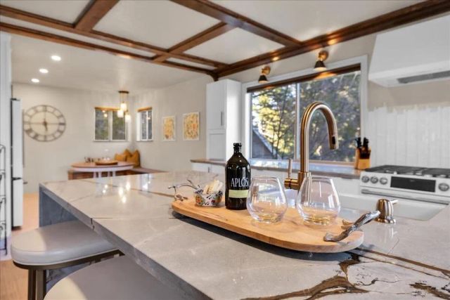 26623 Hillcrest Lane, Lake Arrowhead, CA 92352