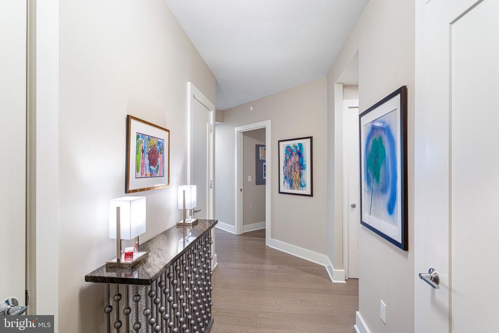 Image 11 of property listing at 4960 FAIRMONT AVE #905, Bethesda, MD 20814