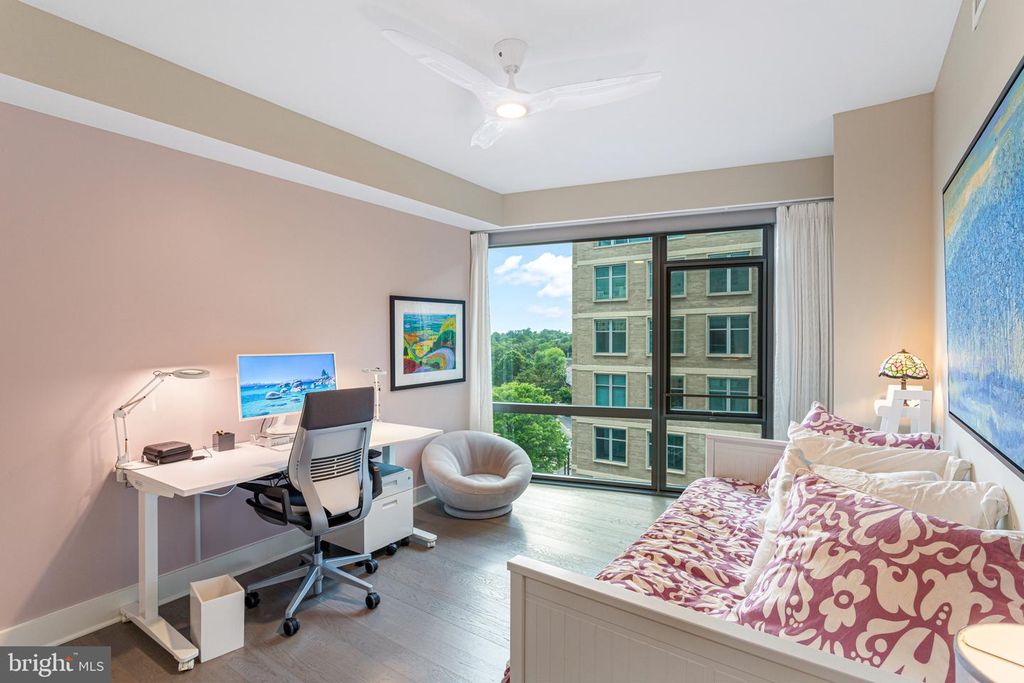 Image 18 of property listing at 4960 FAIRMONT AVE #905, Bethesda, MD 20814