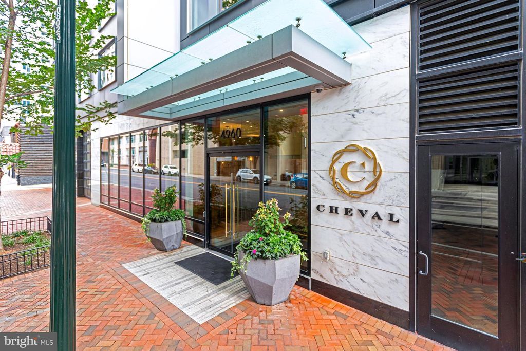 Image 2 of property listing at 4960 FAIRMONT AVE #905, Bethesda, MD 20814