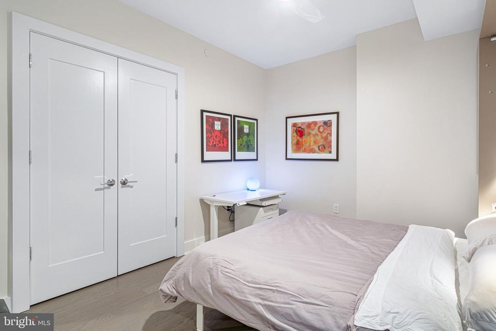 Image 21 of property listing at 4960 FAIRMONT AVE #905, Bethesda, MD 20814
