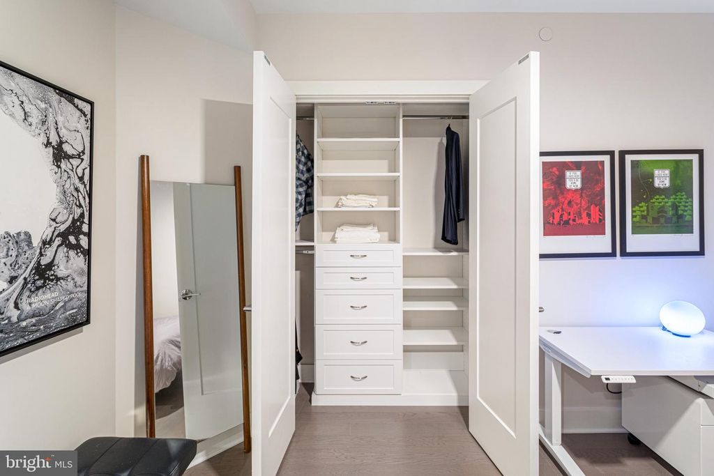 Image 22 of property listing at 4960 FAIRMONT AVE #905, Bethesda, MD 20814