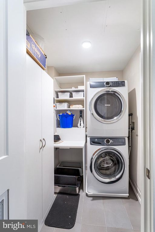 Image 24 of property listing at 4960 FAIRMONT AVE #905, Bethesda, MD 20814