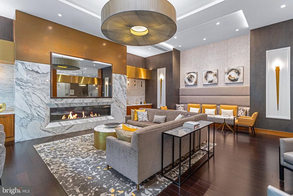 Image 25 of property listing at 4960 FAIRMONT AVE #905, Bethesda, MD 20814