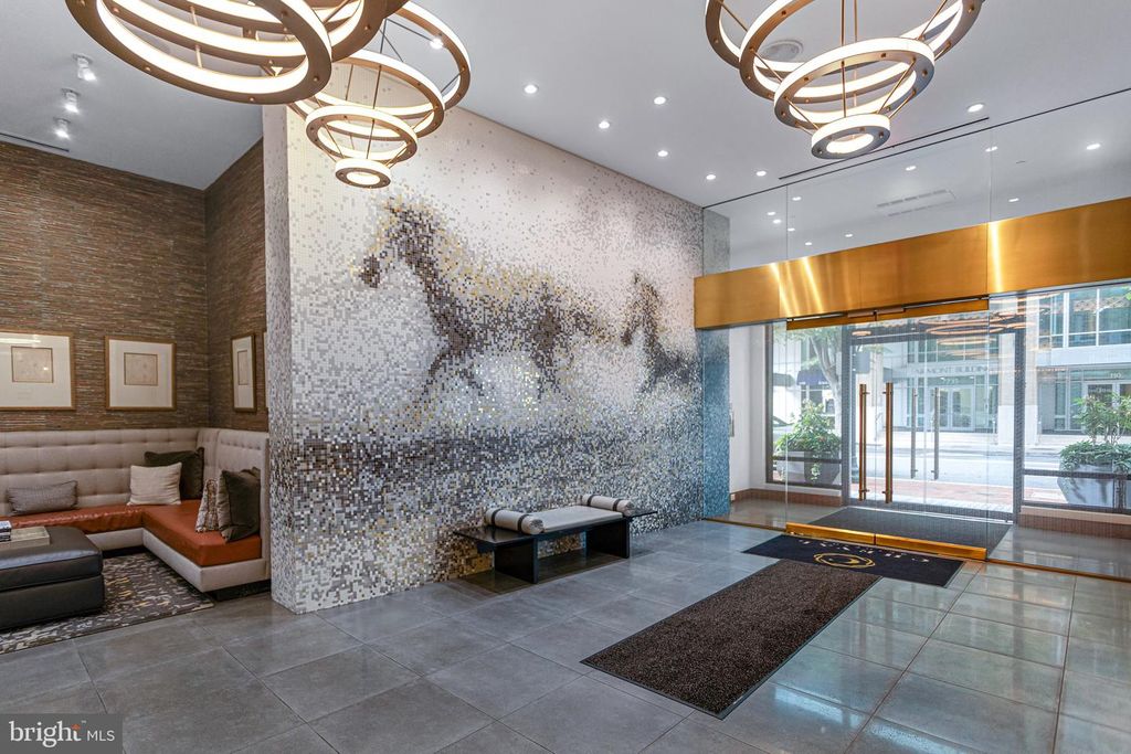 Image 27 of property listing at 4960 FAIRMONT AVE #905, Bethesda, MD 20814