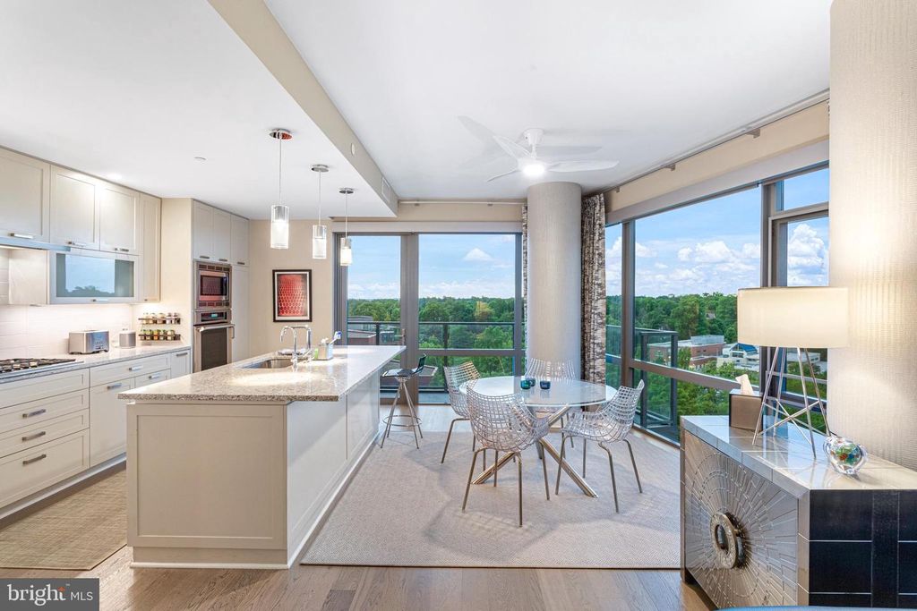 Image 4 of property listing at 4960 FAIRMONT AVE #905, Bethesda, MD 20814