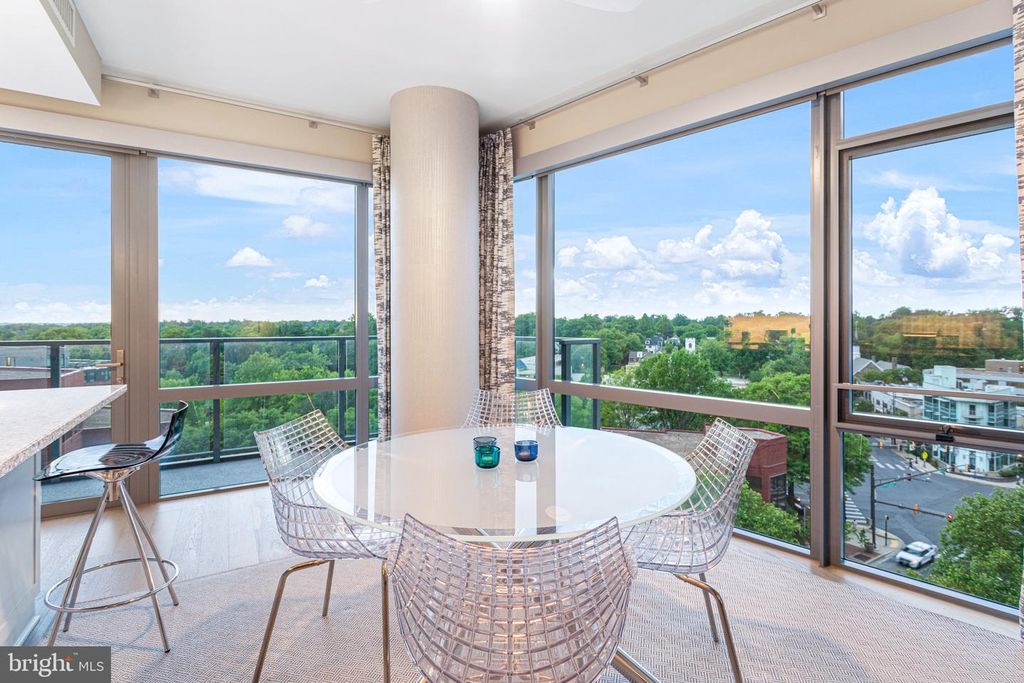 Image 5 of property listing at 4960 FAIRMONT AVE #905, Bethesda, MD 20814