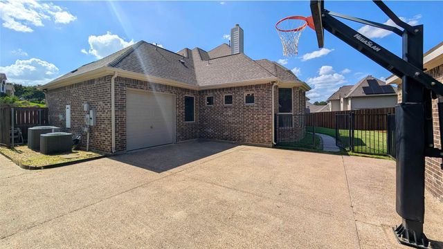 2201 Windswept Place, Arlington, TX 76012