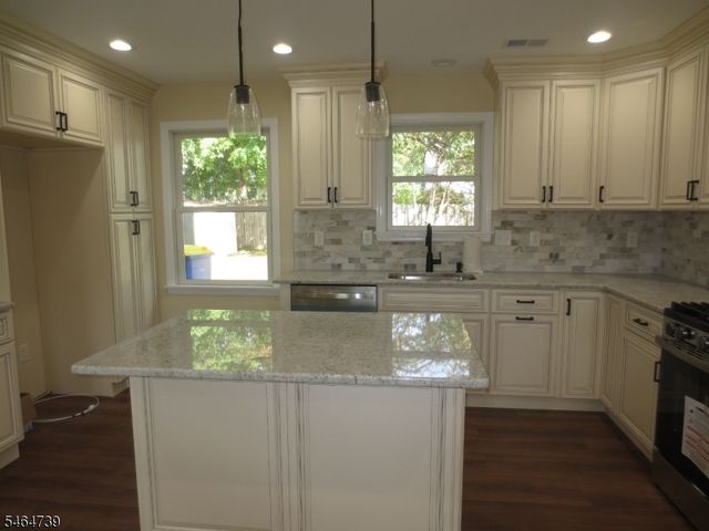 104 Andrew St, Green Brook Twp., NJ 08812
