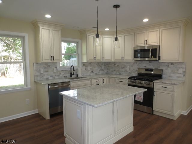 104 Andrew St, Green Brook Twp., NJ 08812