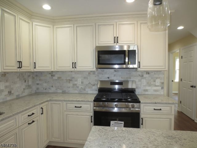 104 Andrew St, Green Brook Twp., NJ 08812