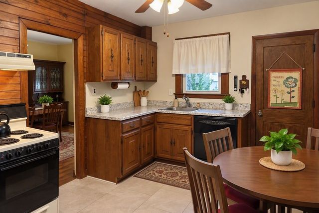 18 Clement Ave, Peabody, MA 01960