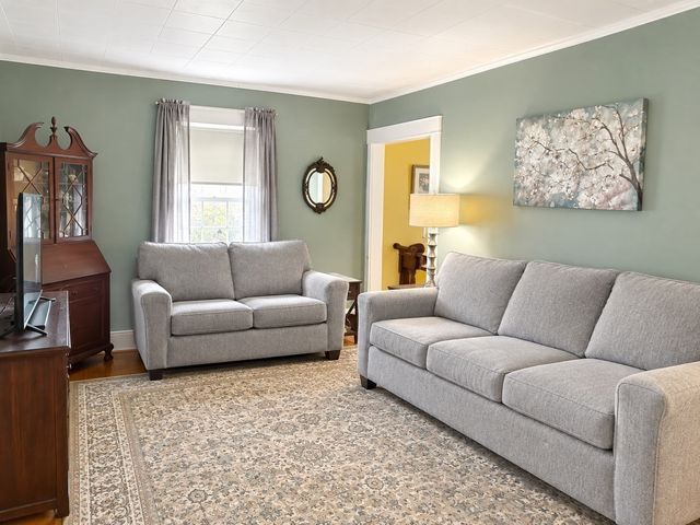 18 Clement Ave, Peabody, MA 01960