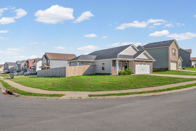 268 Dugger Dr, Clarksville, TN 37042