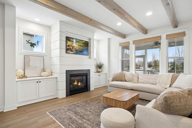 9236 Red Oak Trail, Woodbury, MN 55129