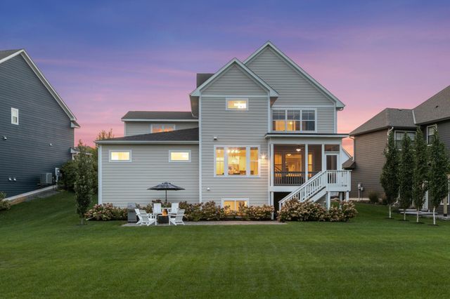 9236 Red Oak Trail, Woodbury, MN 55129