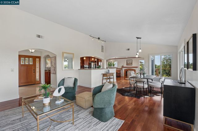 61 St. Thomas Ln, Pleasant Hill, CA 94523