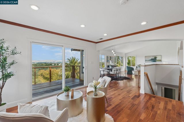 61 St. Thomas Ln, Pleasant Hill, CA 94523