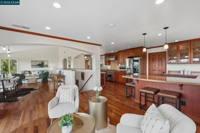 61 St. Thomas Ln, Pleasant Hill, CA 94523
