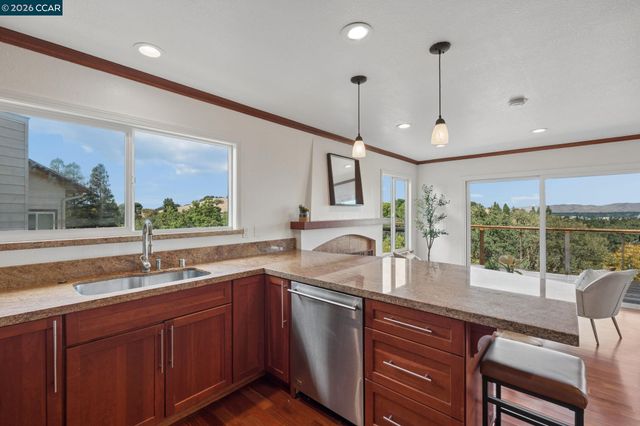 61 St. Thomas Ln, Pleasant Hill, CA 94523