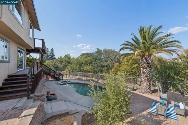 61 St. Thomas Ln, Pleasant Hill, CA 94523